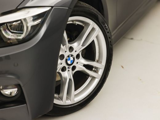 BMW 3 Serie 318i M Sport Automaat (PANORAMADAK, M PAKKET, GROOT NAVI, CAMERA, DEALER ONDERHOUDEN, COGNAC LEDE... ActivLease financial lease