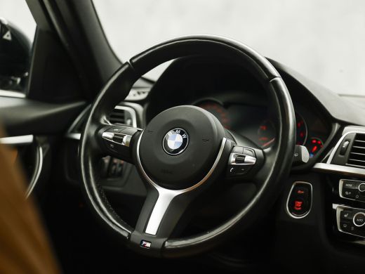 BMW 3 Serie 318i M Sport Automaat (PANORAMADAK, M PAKKET, GROOT NAVI, CAMERA, DEALER ONDERHOUDEN, COGNAC LEDE... ActivLease financial lease