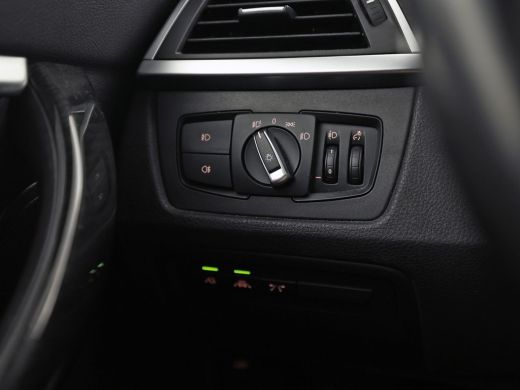 BMW 3 Serie 318i M Sport Automaat (PANORAMADAK, M PAKKET, GROOT NAVI, CAMERA, DEALER ONDERHOUDEN, COGNAC LEDE... ActivLease financial lease