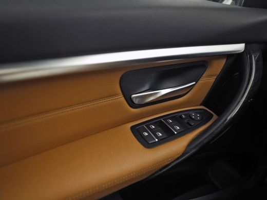 BMW 3 Serie 318i M Sport Automaat (PANORAMADAK, M PAKKET, GROOT NAVI, CAMERA, DEALER ONDERHOUDEN, COGNAC LEDE... ActivLease financial lease