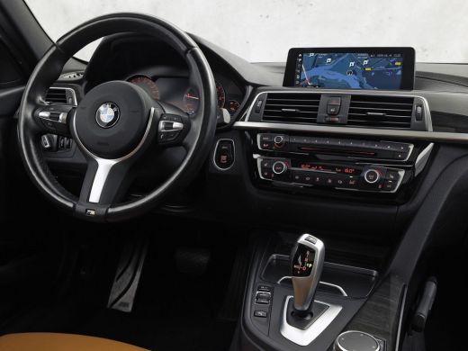 BMW 3 Serie 318i M Sport Automaat (PANORAMADAK, M PAKKET, GROOT NAVI, CAMERA, DEALER ONDERHOUDEN, COGNAC LEDE... ActivLease financial lease