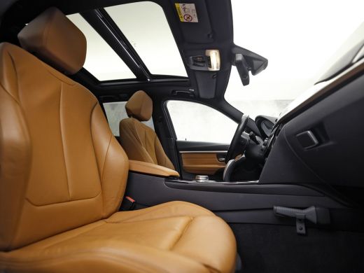 BMW 3 Serie 318i M Sport Automaat (PANORAMADAK, M PAKKET, GROOT NAVI, CAMERA, DEALER ONDERHOUDEN, COGNAC LEDE... ActivLease financial lease