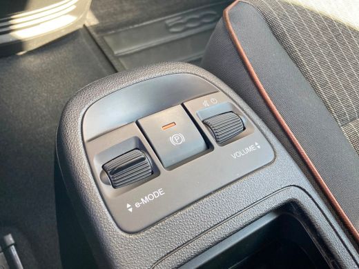 Fiat 500 Icon Airco | AppleCarplay/ Android Auto | Camera | Cruise Control | DAB | Keyless Start | LMV 16"... ActivLease financial lease