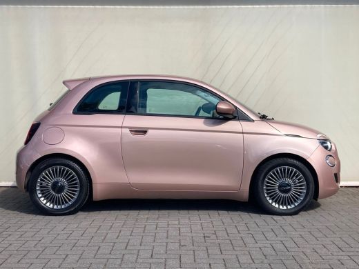 Fiat 500 Icon Airco | AppleCarplay/ Android Auto | Camera | Cruise Control | DAB | Keyless Start | LMV 16"... ActivLease financial lease