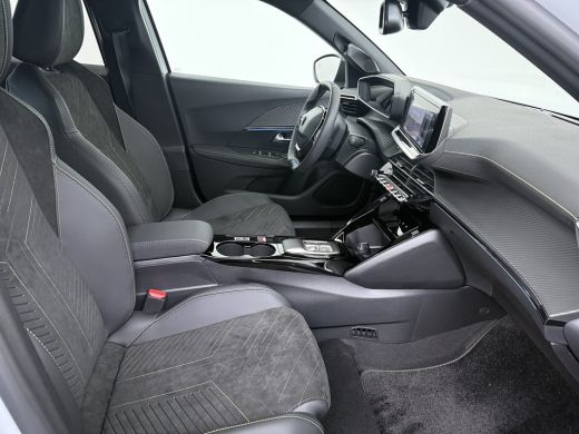 Peugeot e-2008 | Demo Deal | GT | 17'' Lichtmetalen velgen KARAKOY | Active Safety Brake met camera en radar (au... ActivLease financial lease