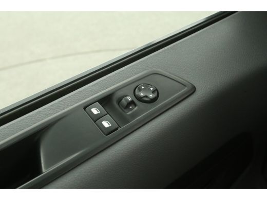 Peugeot e-Expert 75 kWh L2H1 Long Range | Snelladen | SOH 90% | Airco | Camera | Cruise | Carplay | Parkeersens. ActivLease financial lease