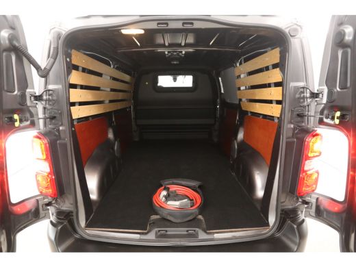 Peugeot e-Expert 75 kWh L2H1 Long Range | Snelladen | SOH 90% | Airco | Camera | Cruise | Carplay | Parkeersens. ActivLease financial lease