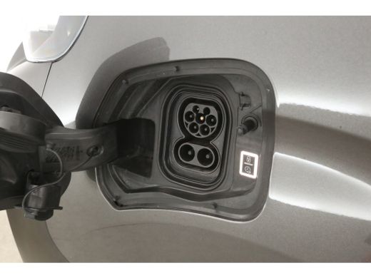 Peugeot e-Expert 75 kWh L2H1 Long Range | Snelladen | SOH 90% | Airco | Camera | Cruise | Carplay | Parkeersens. ActivLease financial lease