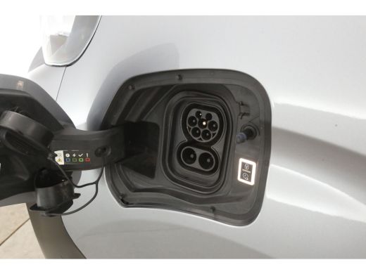 Peugeot e-Expert 75 kWh L2H1 Long Range | Snelladen | SOH 90% | Airco | Cruise | Camera | 3 Zits | 2xSchuifdeur | ... ActivLease financial lease