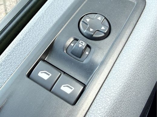 Peugeot Expert 75 kWh Standard incl.BTW, SOH 93.6%, 9-Persoons, slechts 20526km ActivLease financial lease
