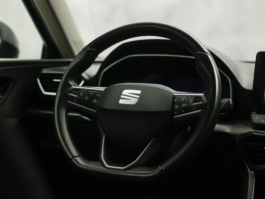 Seat Leon 1.5 TSI Sport (4 CILINDER, VIRTUAL COCKPIT, APPLE CARPLAY, GROOT NAVI, CAMERA, SPORTSTOELEN, GETI... ActivLease financial lease