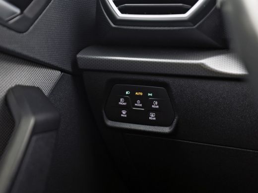 Seat Leon 1.5 TSI Sport (4 CILINDER, VIRTUAL COCKPIT, APPLE CARPLAY, GROOT NAVI, CAMERA, SPORTSTOELEN, GETI... ActivLease financial lease