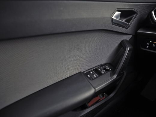Seat Leon 1.5 TSI Sport (4 CILINDER, VIRTUAL COCKPIT, APPLE CARPLAY, GROOT NAVI, CAMERA, SPORTSTOELEN, GETI... ActivLease financial lease
