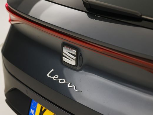 Seat Leon 1.5 TSI Sport (4 CILINDER, VIRTUAL COCKPIT, APPLE CARPLAY, GROOT NAVI, CAMERA, SPORTSTOELEN, GETI... ActivLease financial lease