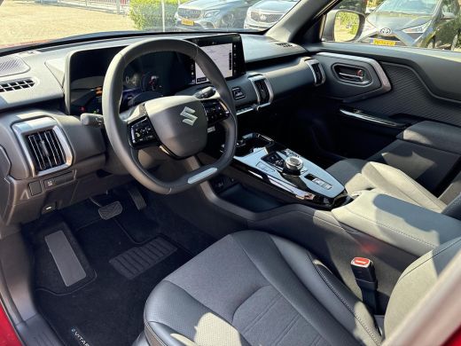 Suzuki e Vitara Style 61 kWh | Nieuwe auto | Direct uit voorraad leverbaar | ActivLease financial lease
