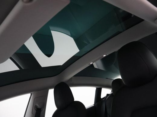 Tesla Model 3 LONG RANGE AWD 75 kWh + TREKHAAK AFNEEMBAAR | PANORAMA | ZWART LEDER | STOELVERW. V+A ActivLease financial lease