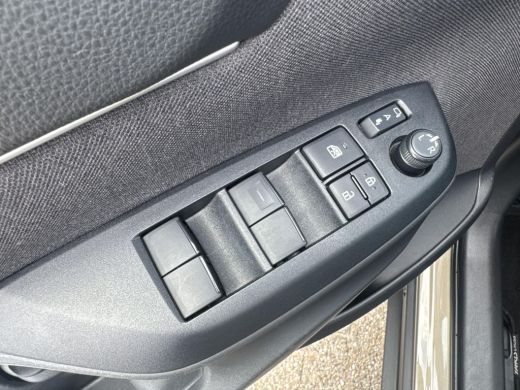 Toyota Yaris Cross 1.5 Hybrid 115 Business Plus | 06-10141018 Voor meer informatie ActivLease financial lease