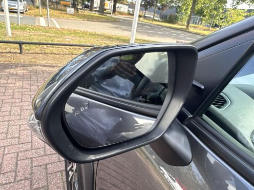Toyota Yaris Cross 1.5 Hybrid 115 Dynamic Comfort Pack | 06-10141018 Voor meer informatie ActivLease financial lease