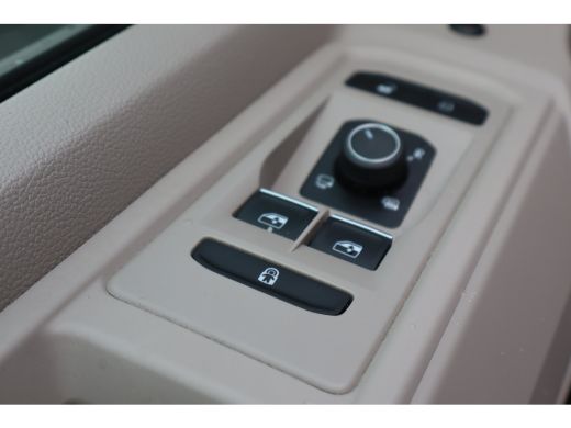Volkswagen Multivan 1.4 eHybrid L2H1 Life Business 150PK | Achteruitrijcamera | Airco (automatisch) | Apple Carplay/A... ActivLease financial lease