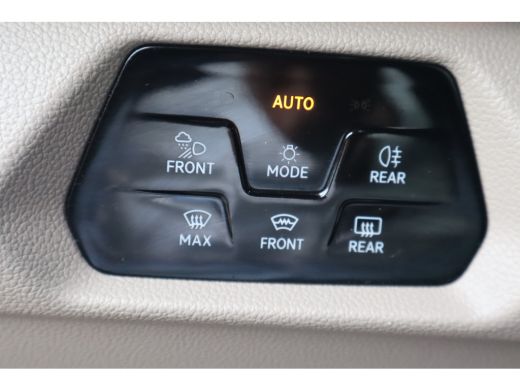 Volkswagen Multivan 1.4 eHybrid L2H1 Life Business 150PK | Achteruitrijcamera | Airco (automatisch) | Apple Carplay/A... ActivLease financial lease