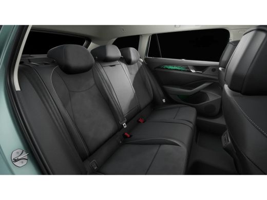 Volkswagen Passat Variant 1.5 eHybrid Elegance Business | Trekhaak | 360cam | Verw. voorruit | ActivLease financial lease