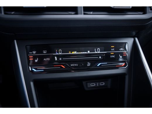 Volkswagen Polo Life Edition | 'App-Connect' smartphone integratie | Airconditioning automatisch (Climatronic), 2... ActivLease financial lease