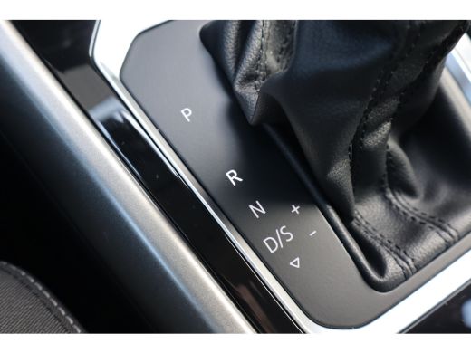 Volkswagen T-Roc 1.5 TSI Style 150PK Automaat | Airco | Cruise control adaptief | Navigatiesysteem ActivLease financial lease
