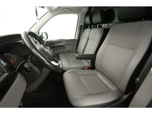 Volkswagen Transporter 2.0 TDI L2H1 150PK | Automaat | Airco | Camera | Cruise | 3 Zits | 2xSchuifdeur | Trekhaak | Carplay ActivLease financial lease