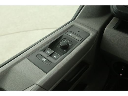 Volkswagen Transporter 2.0 TDI L2H1 150PK | Automaat | Airco | Camera | Cruise | 3 Zits | 2xSchuifdeur | Trekhaak | Carplay ActivLease financial lease