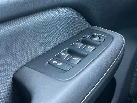 Volvo  V60 2.0 T8 Plug-in hybrid AWD Plus Dark | Panoramadak | Trekhaak | HUD | Harman/Kardon | ActivLease financial lease
