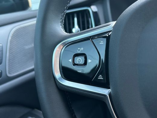 Volvo  V60 2.0 T8 Plug-in hybrid AWD Plus Dark | Panoramadak | Trekhaak | HUD | Harman/Kardon | ActivLease financial lease