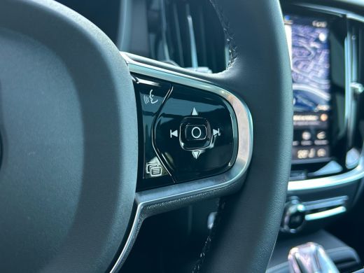 Volvo  V60 2.0 T8 Plug-in hybrid AWD Plus Dark | Panoramadak | Trekhaak | HUD | Harman/Kardon | ActivLease financial lease