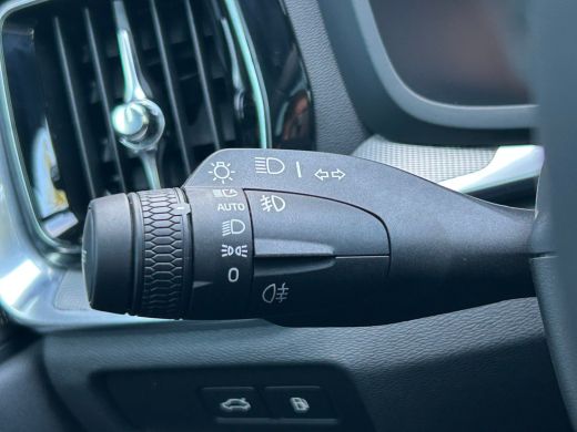Volvo  V60 2.0 T8 Plug-in hybrid AWD Plus Dark | Panoramadak | Trekhaak | HUD | Harman/Kardon | ActivLease financial lease