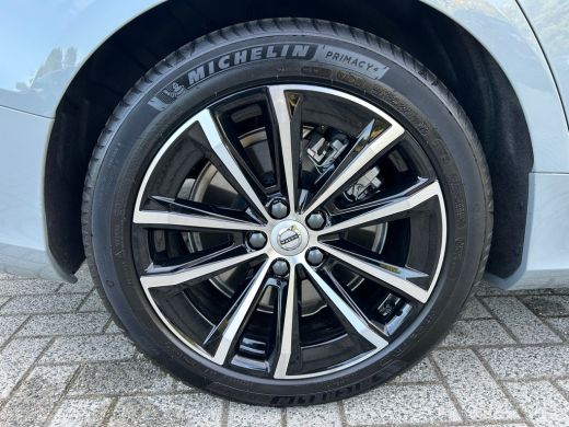 Volvo  V60 2.0 T8 Plug-in hybrid AWD Plus Dark | Panoramadak | Trekhaak | HUD | Harman/Kardon | ActivLease financial lease
