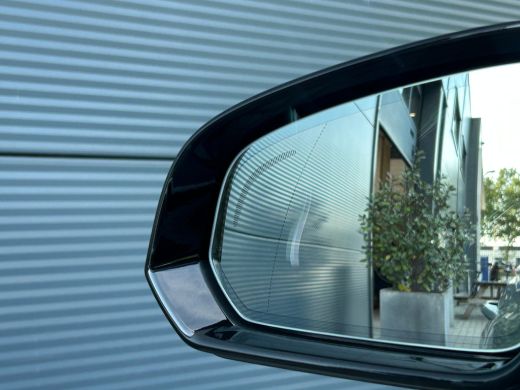 Volvo  V60 2.0 T8 Plug-in hybrid AWD Plus Dark | Panoramadak | Trekhaak | HUD | Harman/Kardon | ActivLease financial lease