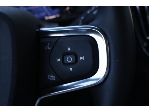 Volvo  XC40 2.0 B4 Plus Dark | Fjord Blue | Trekhaak | Harman Kardon | ActivLease financial lease
