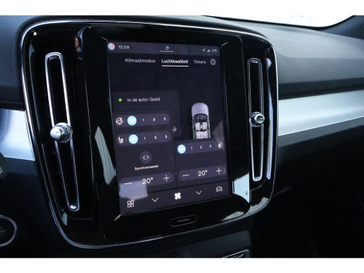 Volvo  XC40 2.0 B4 Plus Dark | Fjord Blue | Trekhaak | Harman Kardon | ActivLease financial lease