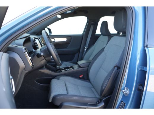 Volvo  XC40 2.0 B4 Plus Dark | Fjord Blue | Trekhaak | Harman Kardon | ActivLease financial lease