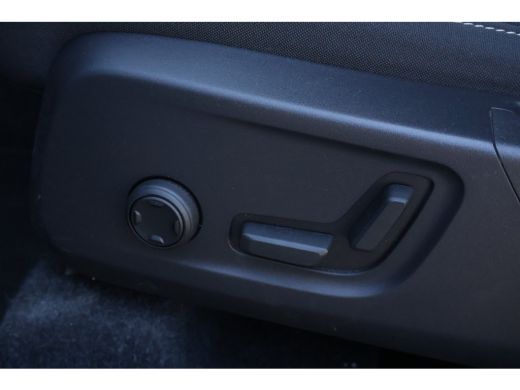 Volvo  XC40 2.0 B4 Plus Dark | Fjord Blue | Trekhaak | Harman Kardon | ActivLease financial lease