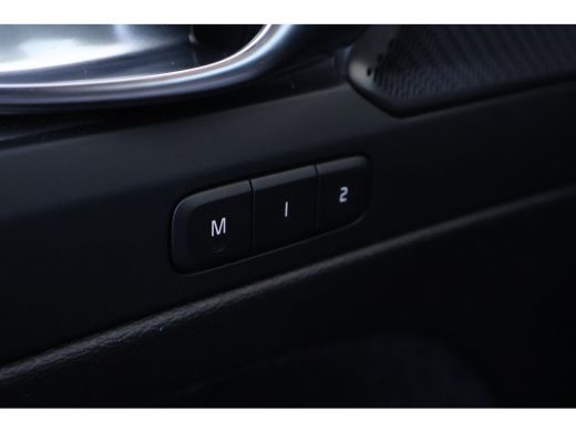 Volvo  XC40 2.0 B4 Plus Dark | Fjord Blue | Trekhaak | Harman Kardon | ActivLease financial lease