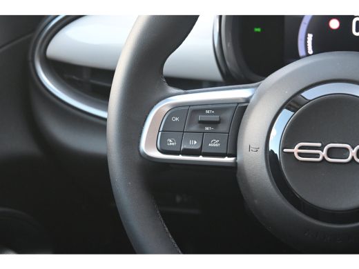 Fiat 600e Urban 54 kWh tot 8 Jaar garantie! 96%SOH! 7,4 kWh boordlader | Climate Control | Navigatie by App... ActivLease financial lease