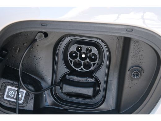 Fiat 600e Urban 54 kWh tot 8 Jaar garantie! 96%SOH! 7,4 kWh boordlader | Climate Control | Navigatie by App... ActivLease financial lease