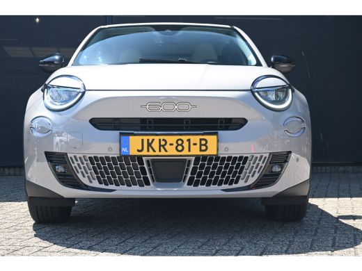 Fiat 600e Urban 54 kWh tot 8 Jaar garantie! 96%SOH! 7,4 kWh boordlader | Climate Control | Navigatie by App... ActivLease financial lease