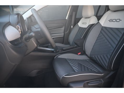 Fiat 600e Urban 54 kWh tot 8 Jaar garantie! 96%SOH! 7,4 kWh boordlader | Climate Control | Navigatie by App... ActivLease financial lease