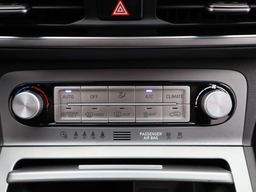 Hyundai Kona Premium 64 kWh | Achteruitrijcamera | Airco (automatisch) | Bagagedek ActivLease financial lease