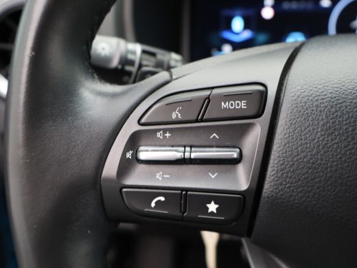 Hyundai Kona Premium 64 kWh | Achteruitrijcamera | Airco (automatisch) | Bagagedek ActivLease financial lease