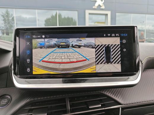 Peugeot 208 1.2 PureTech 100 GT | Navigatie | Camera voor + achter | Panoramadak | Nieuw model | Apple carplay | ActivLease financial lease