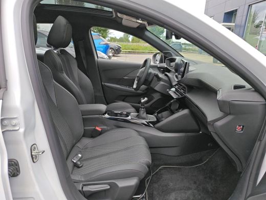 Peugeot 208 1.2 PureTech 100 GT | Navigatie | Camera voor + achter | Panoramadak | Nieuw model | Apple carplay | ActivLease financial lease