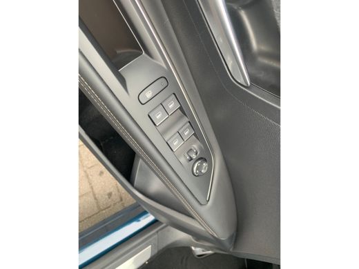 Peugeot 3008 1.6 HYbrid 225 GT Airco | Camera | Cruise Adaptief | DAB | Focal-Audio | Keyless | LMV 19" | Navi... ActivLease financial lease