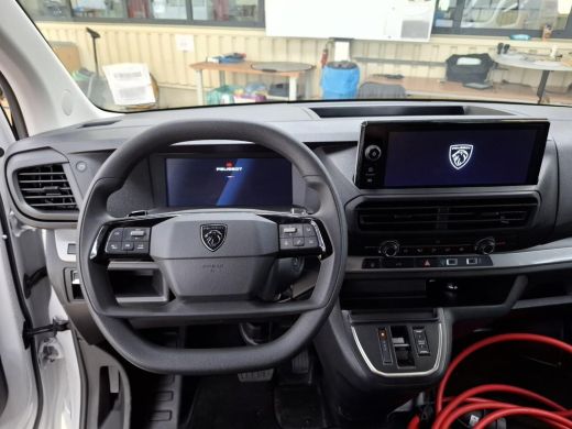 Peugeot e-Expert EV L3 Long 75 kWh | L3 Long | Fase 3 laden | SOH 100% | Nieuw model | 3-Zits | Navigatie | Camera | ActivLease financial lease